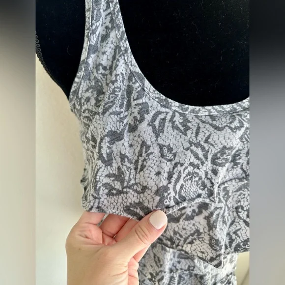 FLORAL RUFFLE TANK - Picture 5 of 9